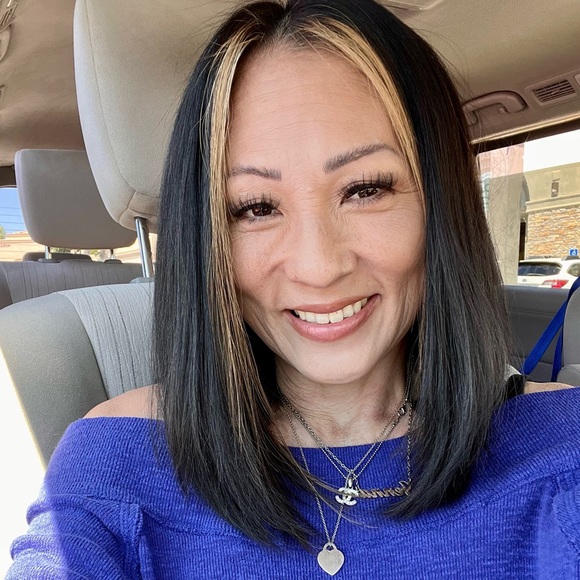 Next LIVE on MON 11/3 @ 6PM PST! All $3 LULULEMON every other MONDAY!🤘🏼💛🍋🩷🤙🏼 - Picture 8 of 12